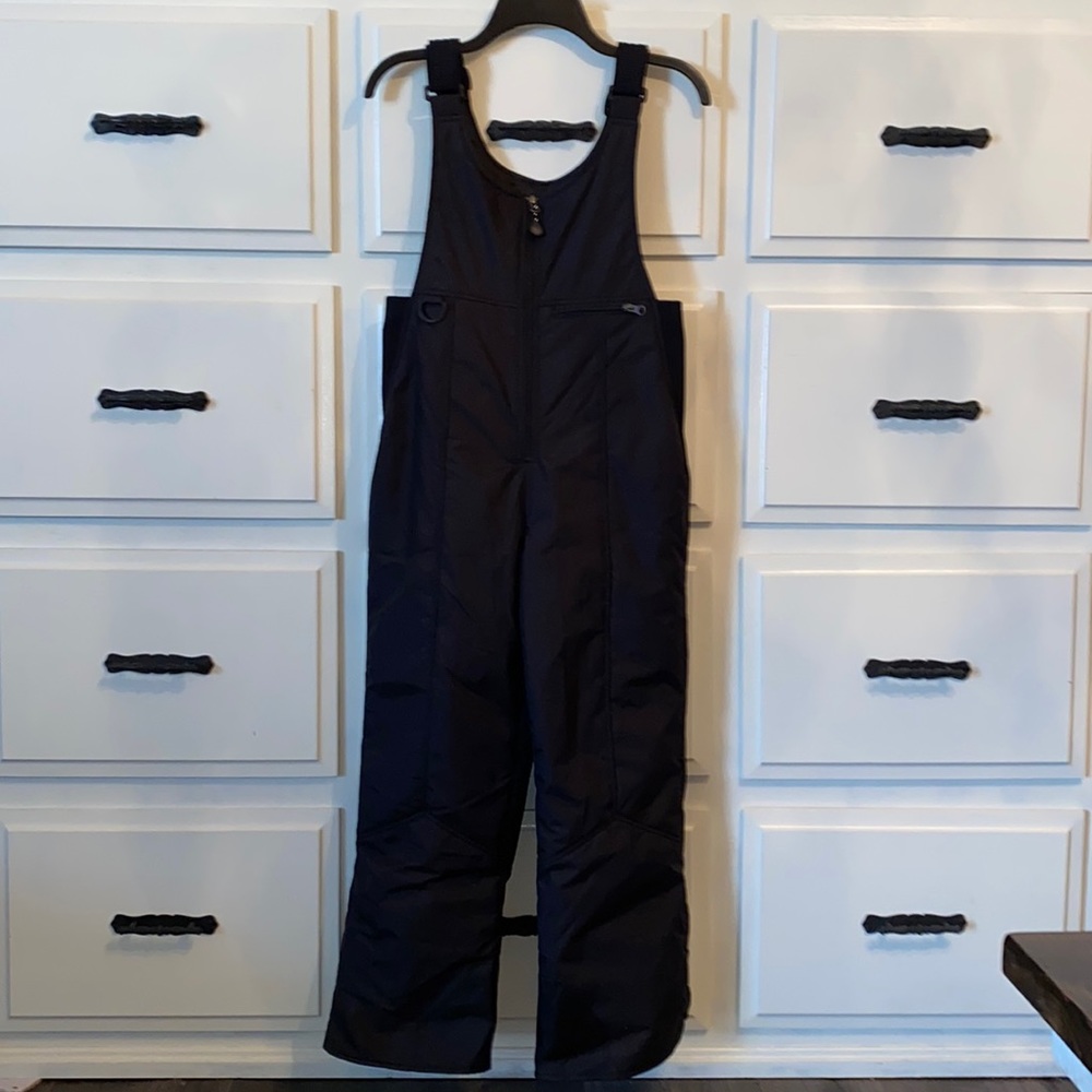MOUNTAIN TEK Youth Large Black Snow Bibs.